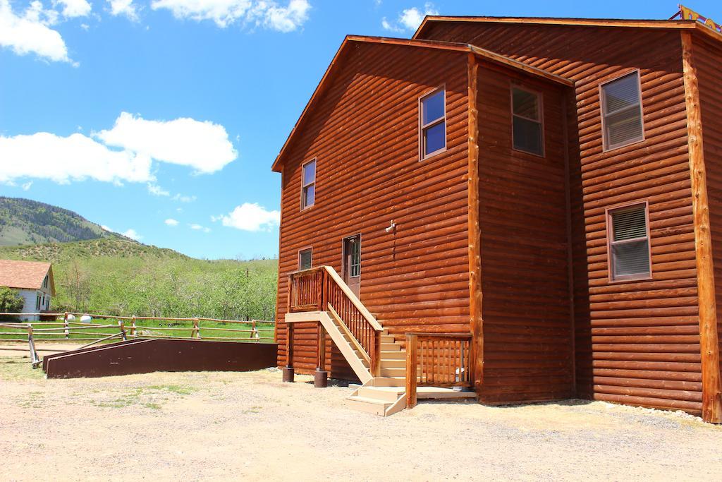 Old Corral Hotel Centennial Exterior photo