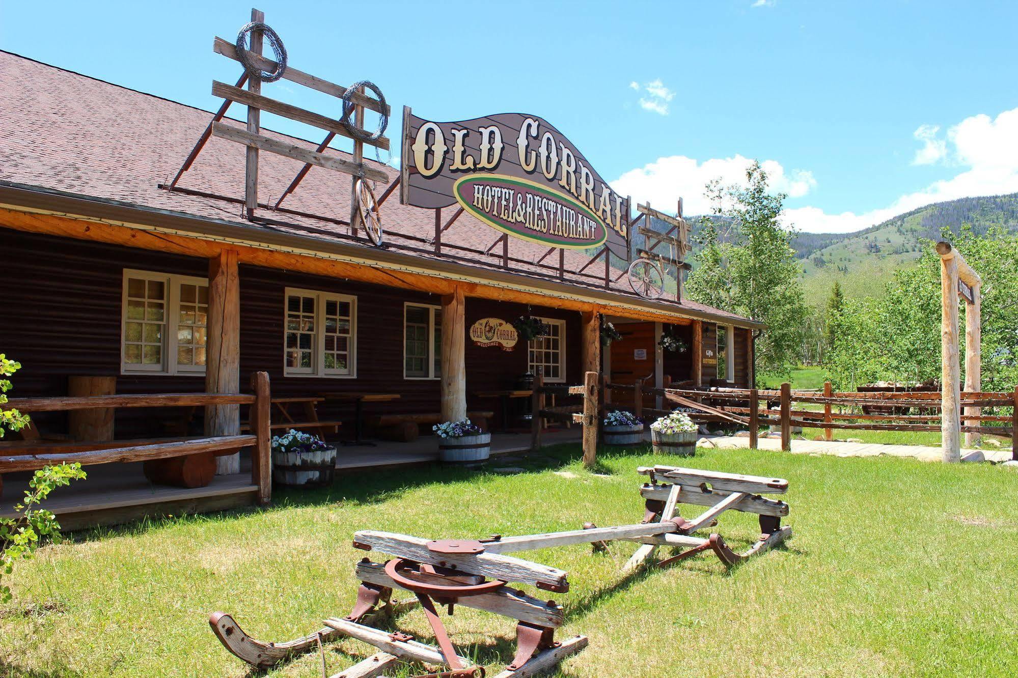 Old Corral Hotel Centennial Exterior photo