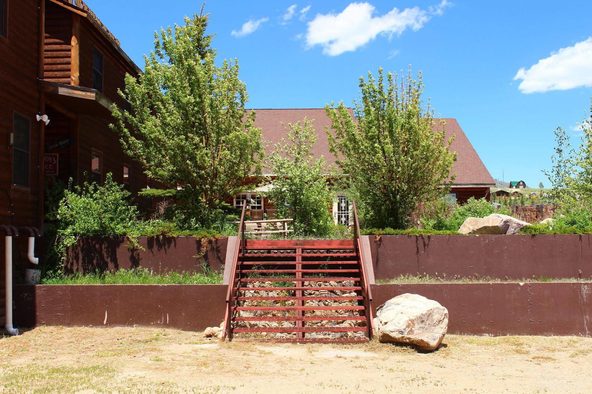 Old Corral Hotel Centennial Exterior photo